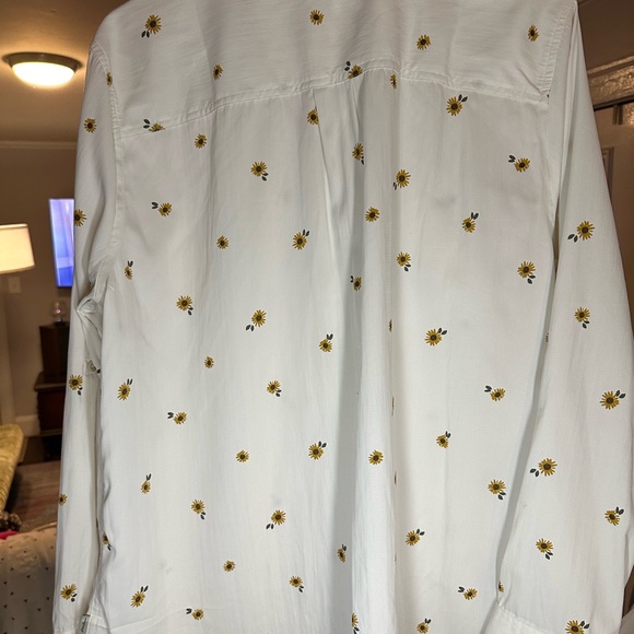 Eddie Bauer outdoorsy girl shirt - Picture 4 of 5